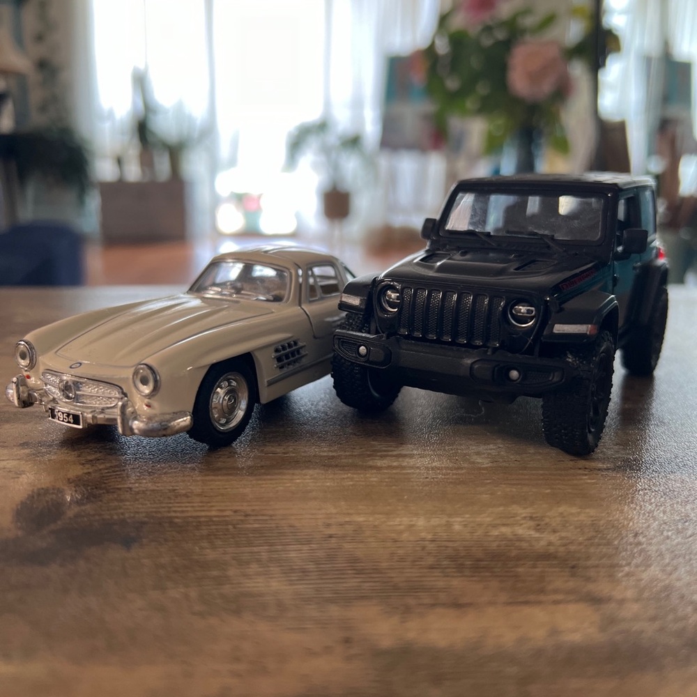 2 Diecast Model Toy Cars